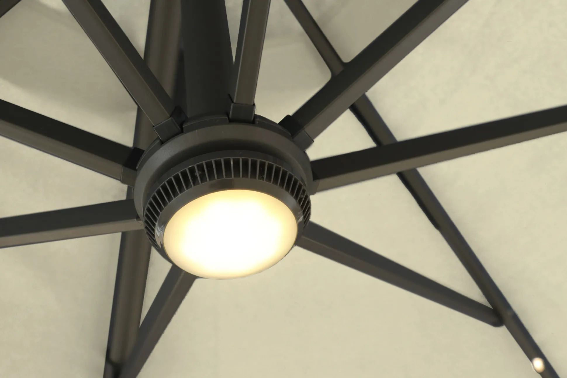 Roma parasol 360-rotation LED beige 3m